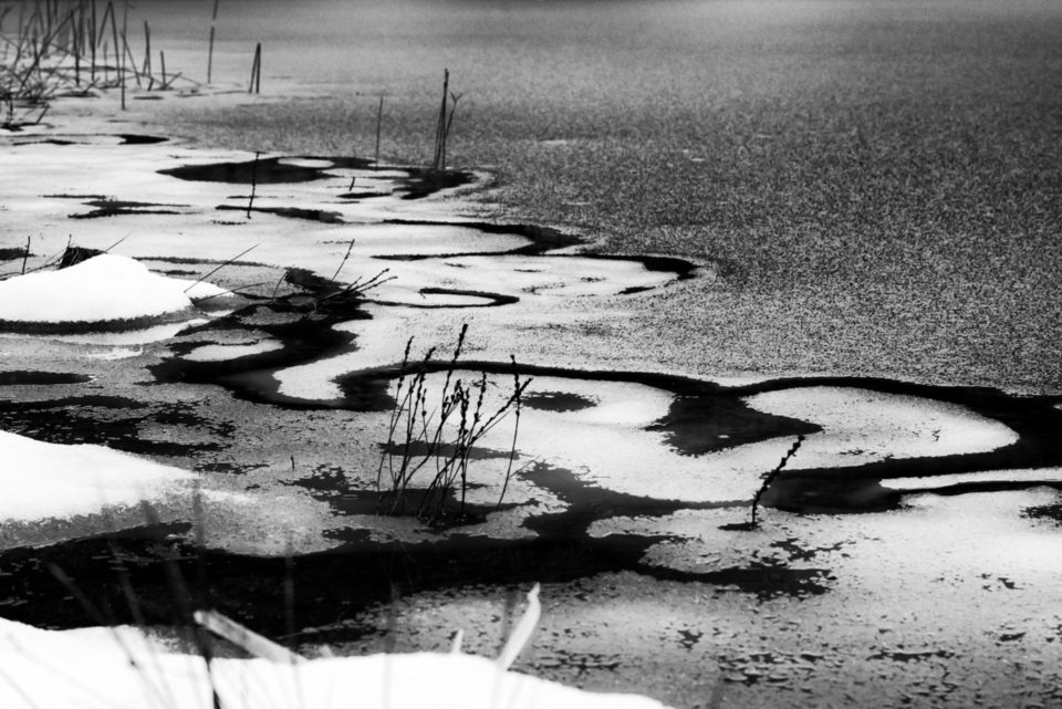 foto-bianco-nero-ghiaccio-lago-di-montagna-pietro-cappelletti-fotografia
